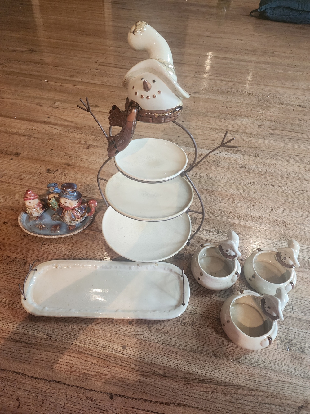 Ceramic Snowman 3-Tier Serving Stand in Cream W/ Bowls, Tray, And Sallt& Pepper